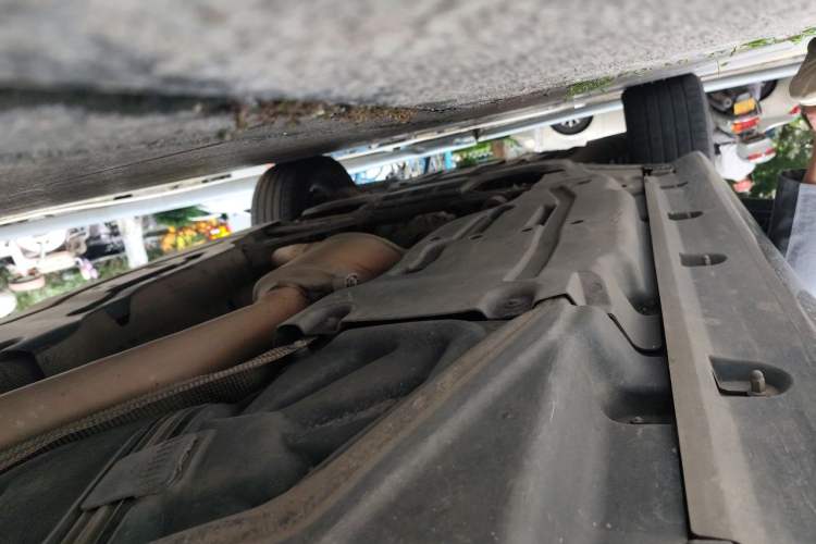 Used Mercedes-Benz M-Class 2014 ML 320 4MATIC Chassis Rear Left