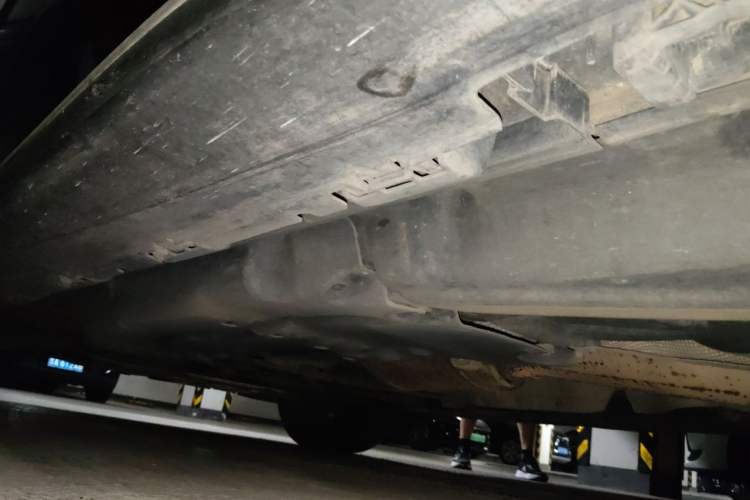 Used Mercedes-Benz M-Class 2014 ML 320 4MATIC Chassis Rear Left