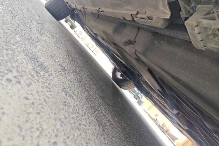 Used Mercedes-Benz M-Class  Chassis Rear Left