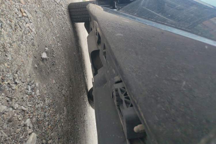 Used Mercedes-Benz M-Class 2014 ML 320 4MATIC Chassis Rear Left