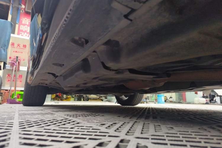 Used Mercedes-Benz M-Class 2014 ML 320 4MATIC Chassis Rear Left