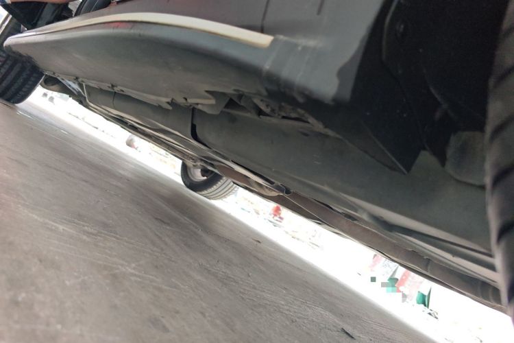Used Mercedes-Benz M-Class 2014 ML 320 4MATIC Chassis Rear Left
