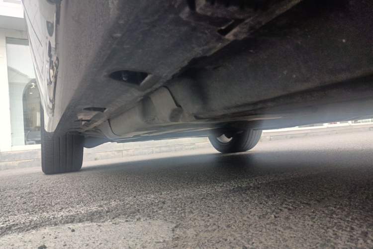 Used Mercedes-Benz M-Class 2014 ML 320 4MATIC Chassis Rear Left