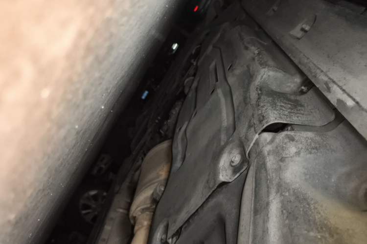 Used Mercedes-Benz M-Class 2014 ML 320 4MATIC Chassis Rear Left