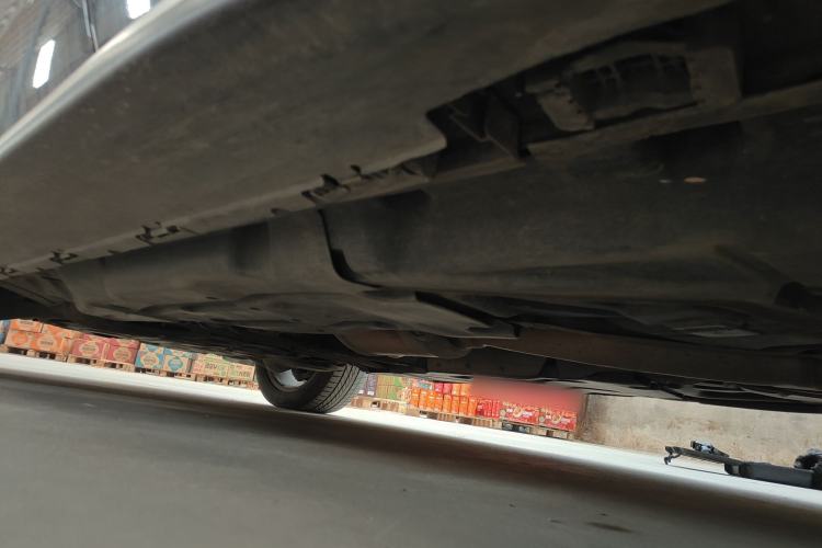 Used Mercedes-Benz M-Class 2014 ML 320 4MATIC Chassis Rear Left