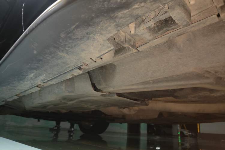 Used Mercedes-Benz M-Class 2014 ML 320 4MATIC Chassis Rear Left