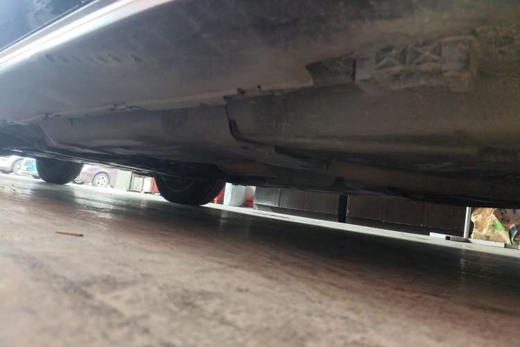 Used Mercedes-Benz M-Class 2014 ML 400 4MATIC Luxury Model Chassis Rear Left