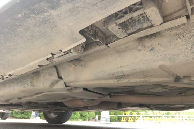 Used Mercedes-Benz M-Class 2014 ML 320 4MATIC Chassis Rear Left