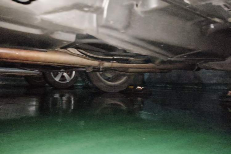 Used Mercedes-Benz M-Class 2014 ML 320 4MATIC Chassis Rear Left