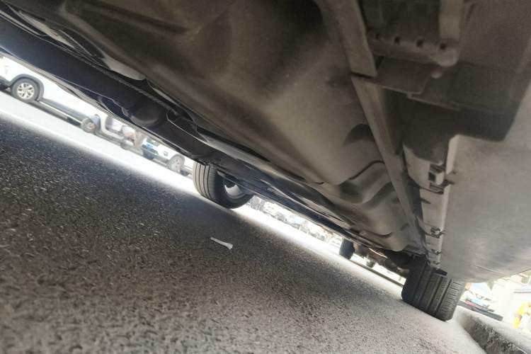 Used Mercedes-Benz M-Class 2014 ML 400 4MATIC Dynamic Model Chassis Rear Right
