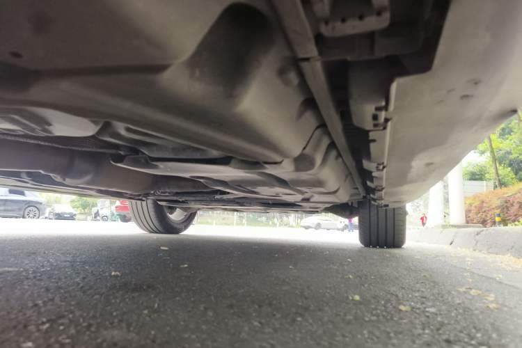 Used Mercedes-Benz M-Class 2014 ML 400 4MATIC Dynamic Model Chassis Rear Right