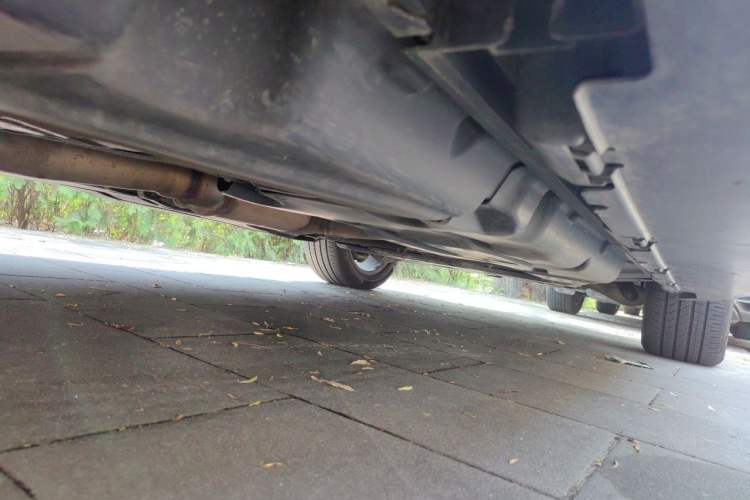 Used Mercedes-Benz M-Class 2014 ML 320 4MATIC Chassis Rear Right