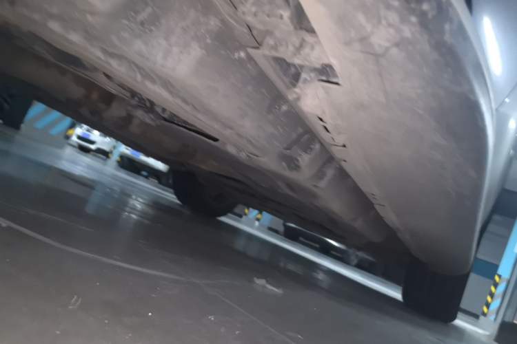 Used Mercedes-Benz M-Class 2014 ML 320 4MATIC Chassis Rear Right
