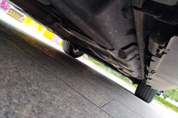 Used Mercedes-Benz M-Class 2014 ML 400 4MATIC Dynamic Model Chassis Rear Right