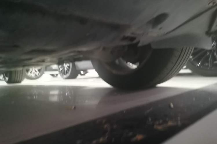 Used Mercedes-Benz M-Class 2014 ML 320 4MATIC Chassis Rear Right