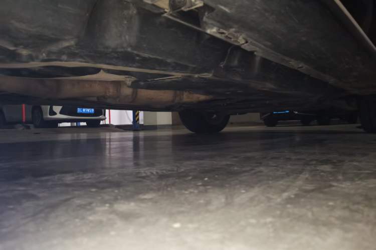 Used Mercedes-Benz M-Class 2014 ML 320 4MATIC Chassis Rear Right
