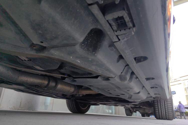 Used Mercedes-Benz M-Class 2014 ML 320 4MATIC Chassis Rear Right