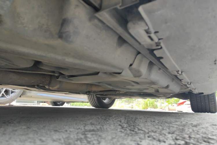 Used Mercedes-Benz M-Class 2014 ML 320 4MATIC Chassis Rear Right