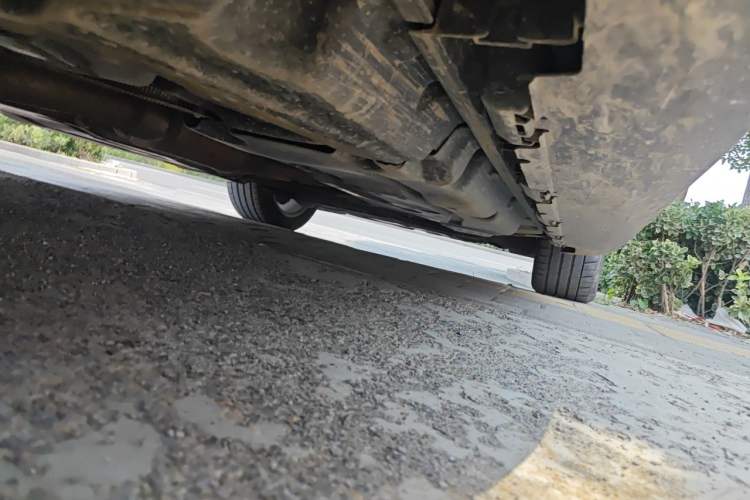Used Mercedes-Benz M-Class 2014 ML 400 4MATIC Dynamic Model Chassis Rear Right