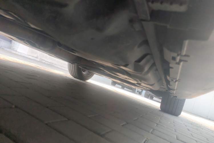 Used Mercedes-Benz M-Class 2014 ML 320 4MATIC Chassis Rear Right