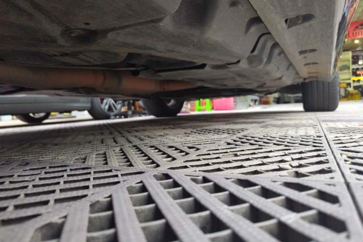 Used Mercedes-Benz M-Class 2014 ML 320 4MATIC Chassis Rear Right