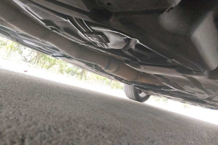 Used Mercedes-Benz M-Class 2014 ML 320 4MATIC Chassis Rear Right