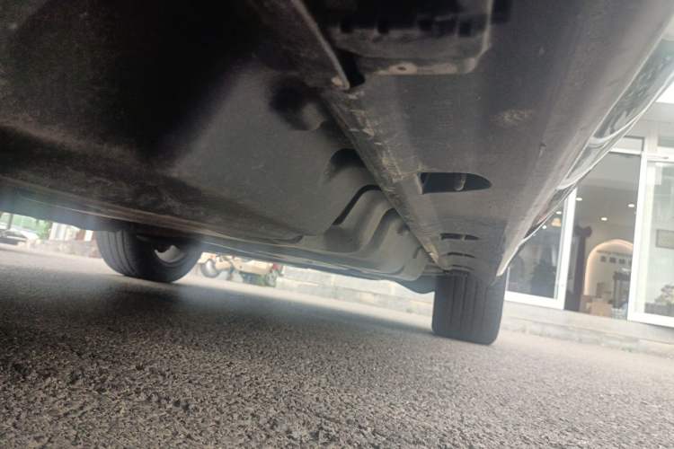 Used Mercedes-Benz M-Class 2014 ML 320 4MATIC Chassis Rear Right