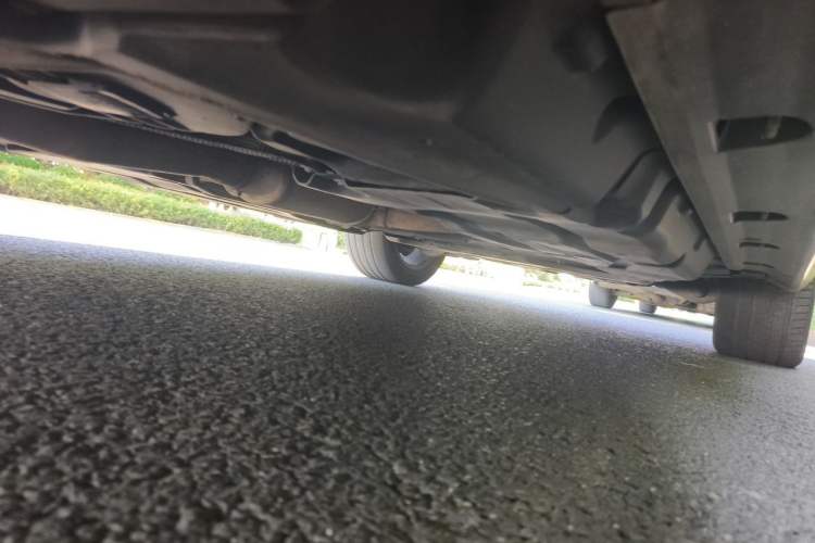 Used Mercedes-Benz M-Class 2014 ML 400 4MATIC Dynamic Model Chassis Rear Right
