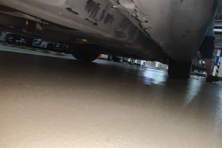 Used Mercedes-Benz M-Class 2014 ML 400 4MATIC Dynamic Model Chassis Rear Right