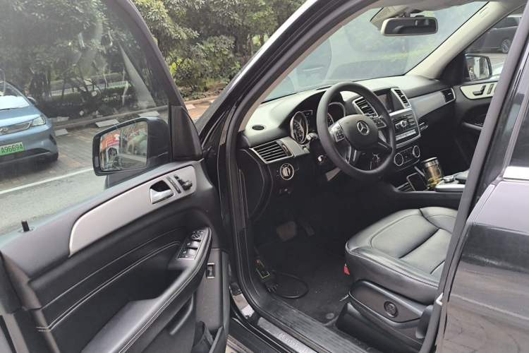 Used Mercedes-Benz M-Class 2014 ML 320 4MATIC Driver Seat