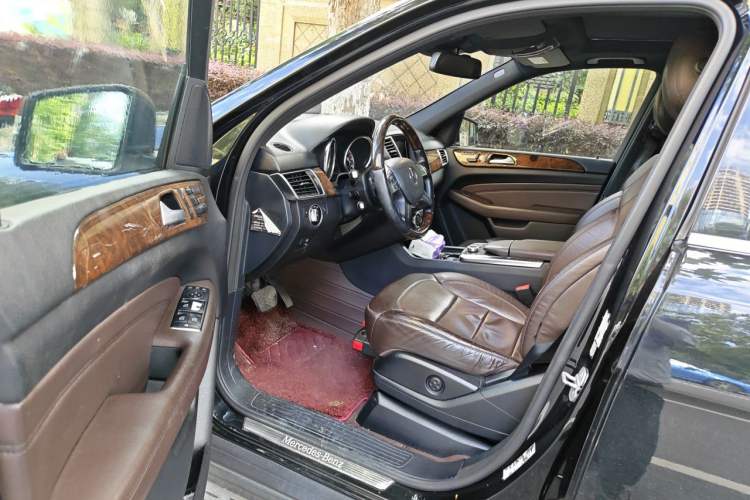Used Mercedes-Benz M-Class 2014 ML 400 4MATIC Luxury Model Driver Seat