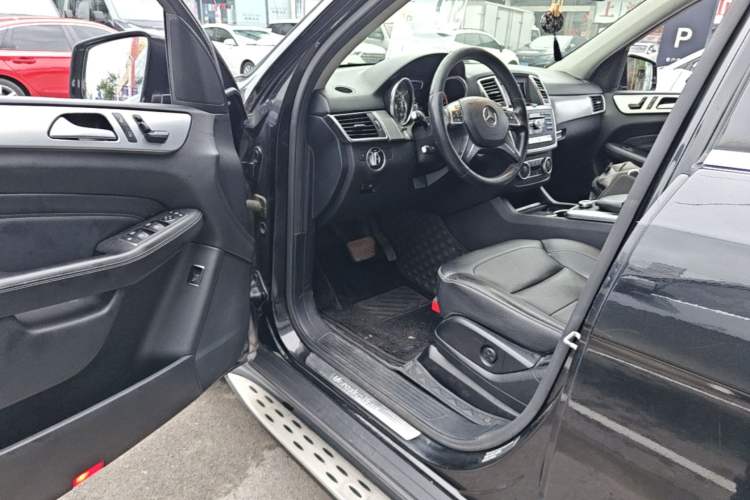 Used Mercedes-Benz M-Class 2014 ML 320 4MATIC Driver Seat