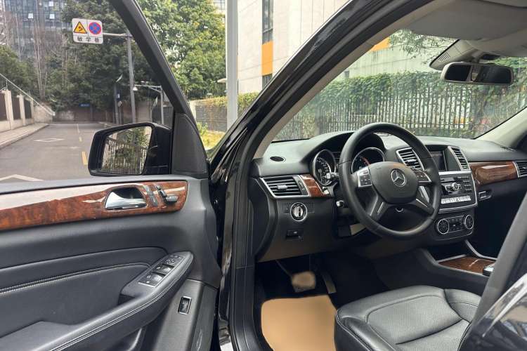 Used Mercedes-Benz M-Class 2014 ML 400 4MATIC Dynamic Model Driver Seat