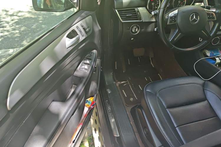 Used Mercedes-Benz M-Class 2014 ML 320 4MATIC Driver Seat
