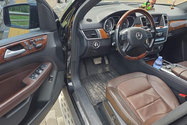 Used Mercedes-Benz M-Class 2014 ML 400 4MATIC Luxury Model Driver Seat