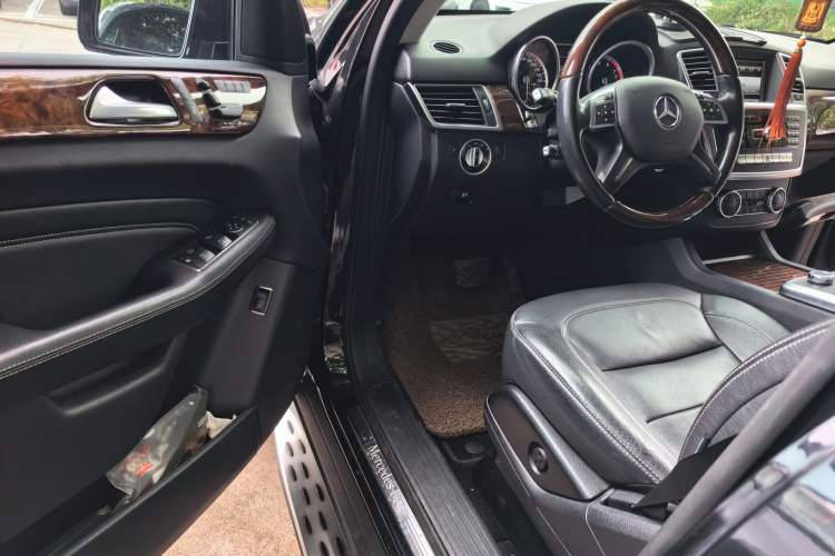 Used Mercedes-Benz M-Class 2014 ML 400 4MATIC Luxury Model Driver Seat