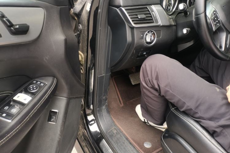 Used Mercedes-Benz M-Class 2014 ML 320 4MATIC Driver Seat