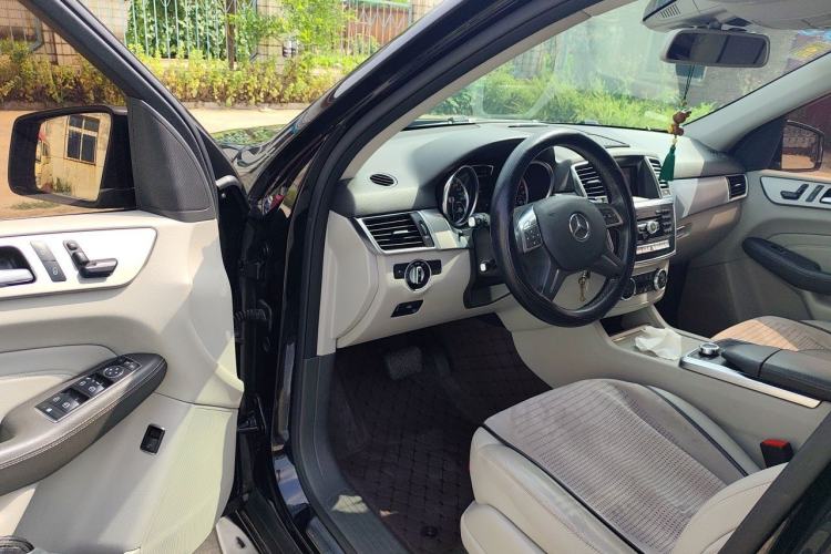 Used Mercedes-Benz M-Class 2014 ML 320 4MATIC Driver Seat
