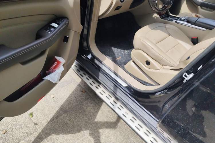 Used Mercedes-Benz M-Class 2014 ML 400 4MATIC Luxury Model Driver Seat