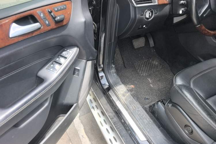 Used Mercedes-Benz M-Class 2014 ML 400 4MATIC Luxury Model Driver Seat