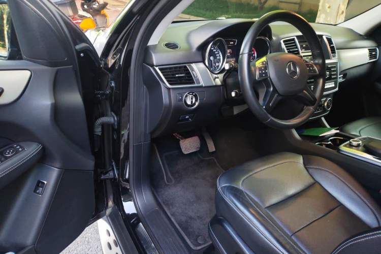 Used Mercedes-Benz M-Class 2014 ML 320 4MATIC Driver Seat
