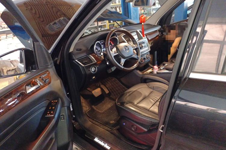 Used Mercedes-Benz M-Class 2014 ML 400 4MATIC Luxury Model Driver Seat