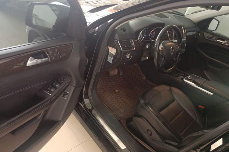 Used Mercedes-Benz M-Class 2014 ML 350 CDI 4MATIC Driver Seat