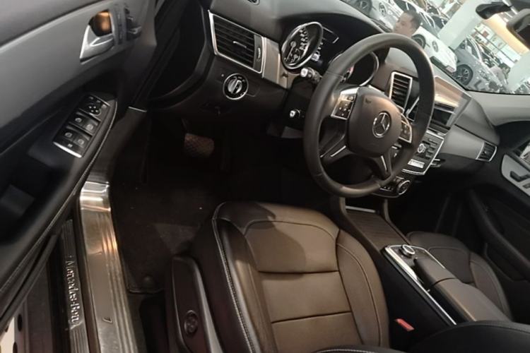 Used Mercedes-Benz M-Class 2014 ML 320 4MATIC Driver Seat
