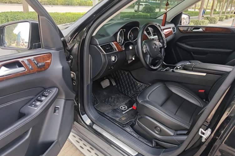 Used Mercedes-Benz M-Class 2014 ML 400 4MATIC Dynamic Model Driver Seat