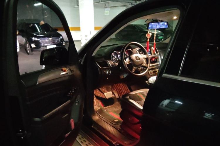 Used Mercedes-Benz M-Class 2014 ML 320 4MATIC Driver Seat