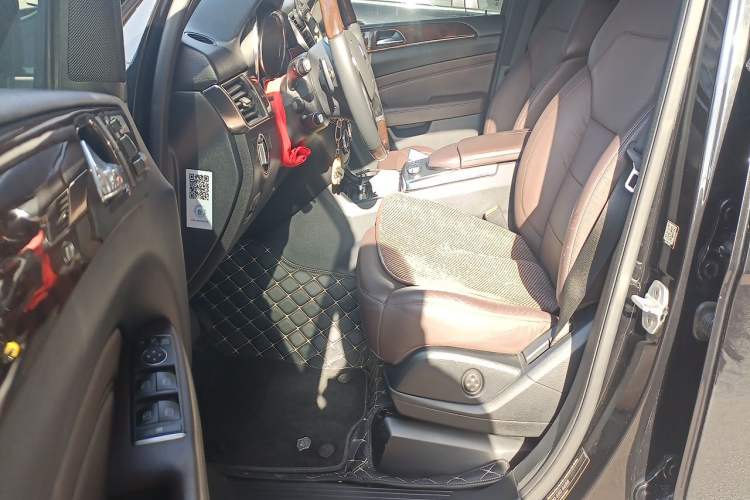 Used Mercedes-Benz M-Class 2014 ML 400 4MATIC Luxury Model Driver Seat