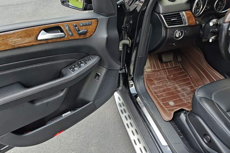 Used Mercedes-Benz M-Class 2014 ML 400 4MATIC Luxury Model Driver Seat