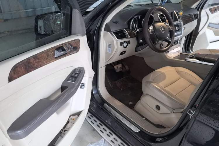 Used Mercedes-Benz M-Class 2014 ML 400 4MATIC Dynamic Model Driver Seat