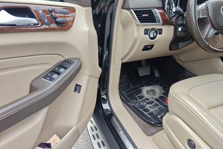 Used Mercedes-Benz M-Class 2014 ML 400 4MATIC Luxury Model Driver Seat